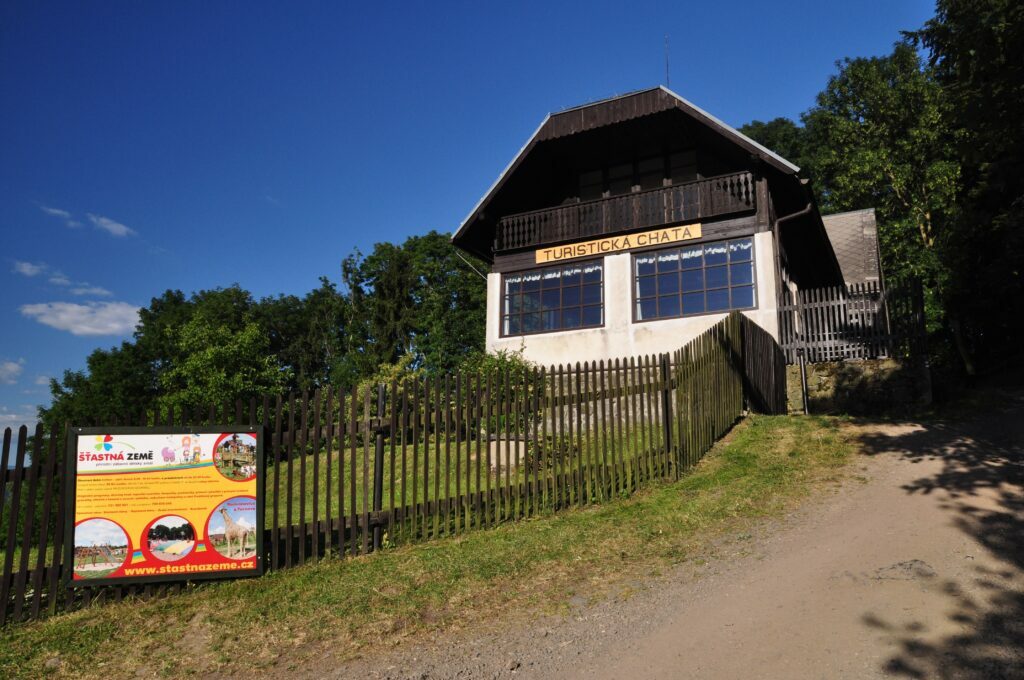 Hrad Trosky - turistická chata