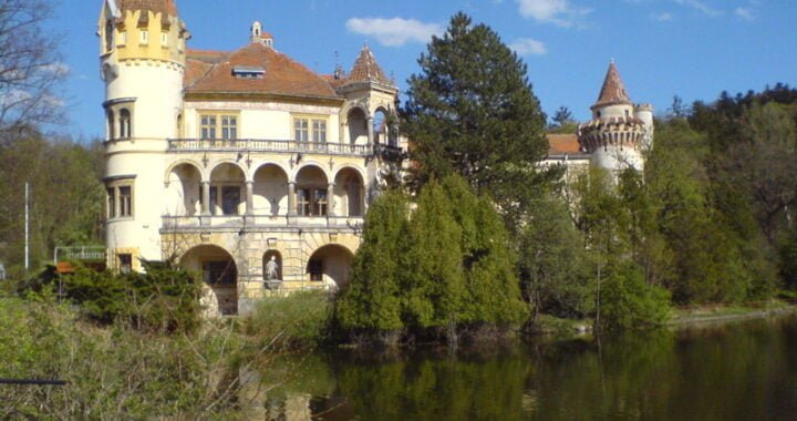 Schloss zinkovy west