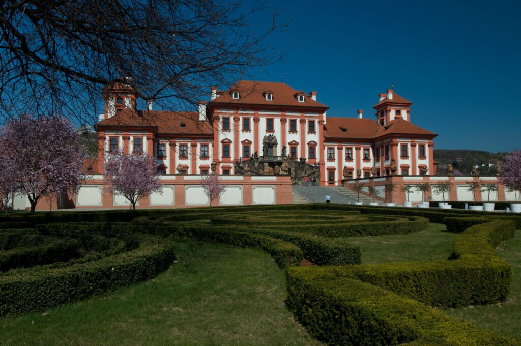 Trojský zámek v Praze Troji - park zahrada