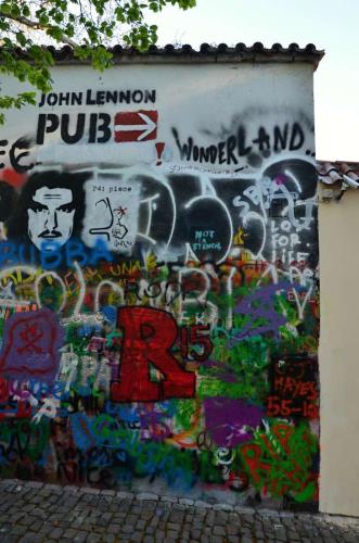 lennonova-zed-lennon-wall-prague-pamatka-praha-10